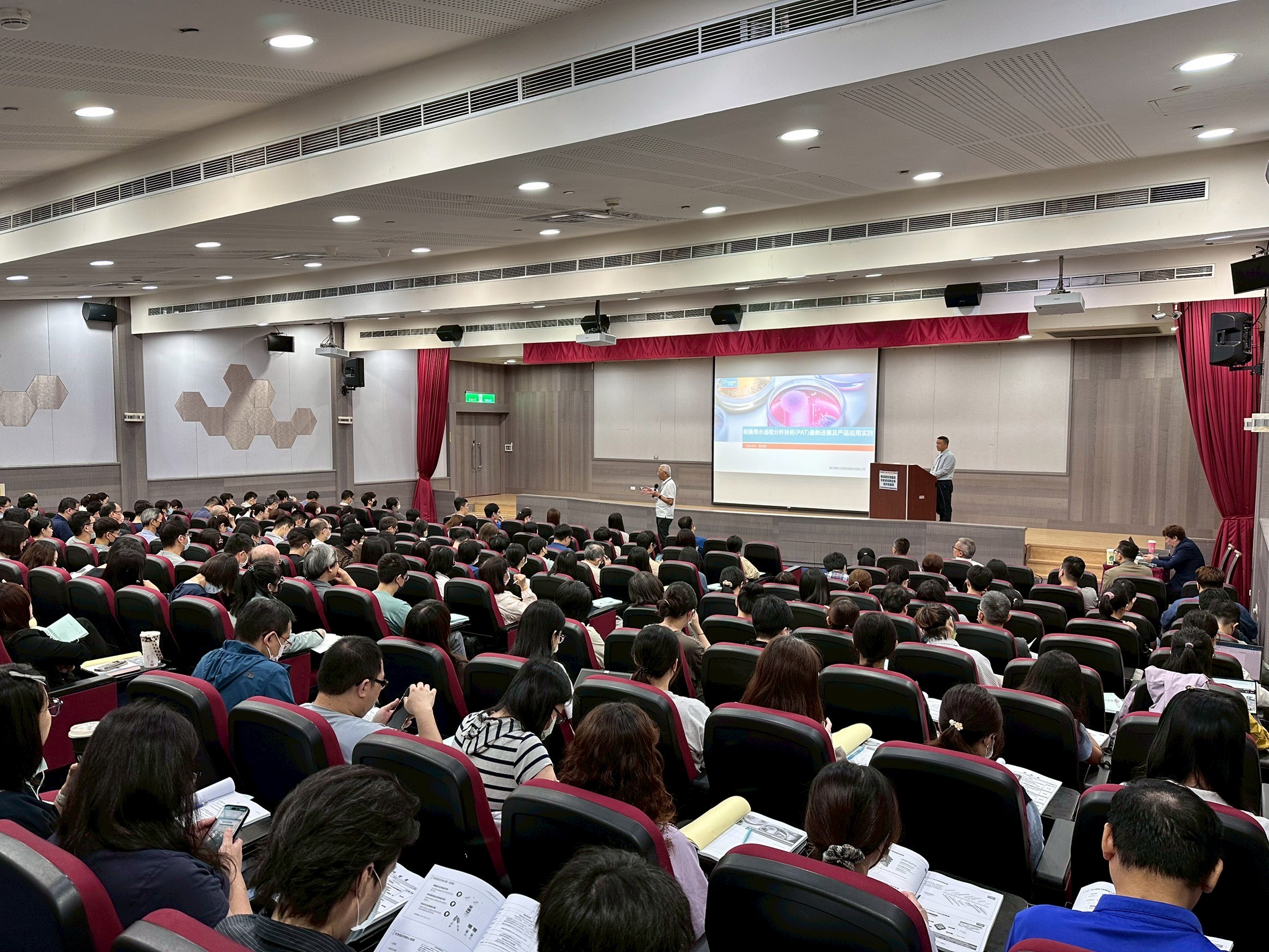 LINE_ALBUM_114.05.16._環(huán)境微生物監控分析與生物指示劑選擇研討會(huì ) 活動(dòng)照片_250519_68.jpg